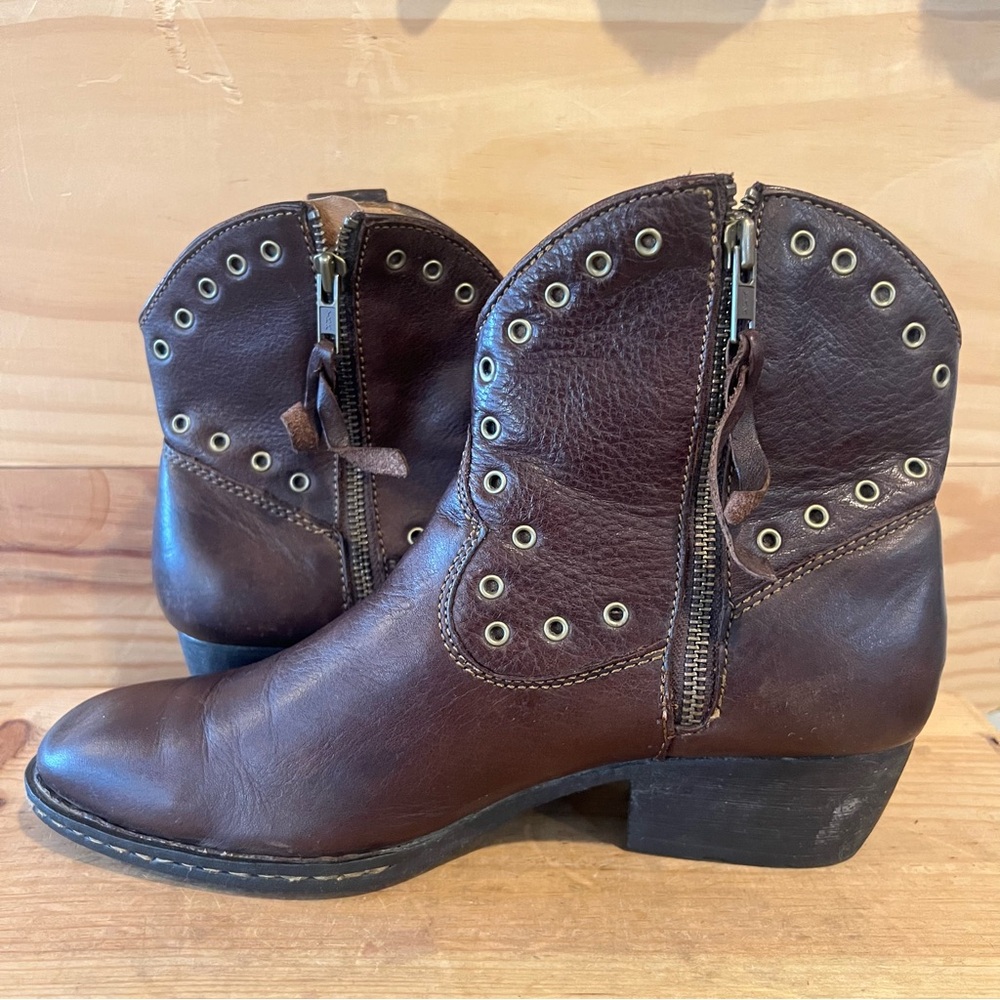 Born Chocolate Brown Leather Grommet Western Ankle Booties size 9 - Picture 5 of 13